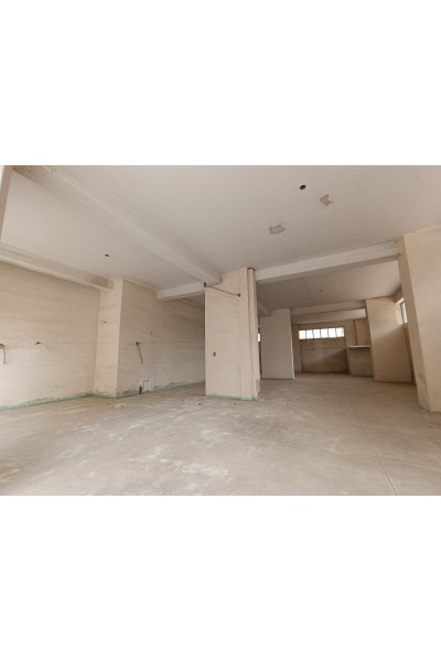 Ισόγειο κατάστημα 270m²