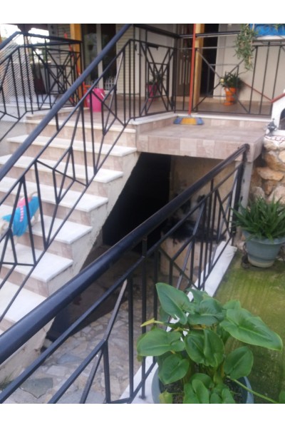 Μεζονέτα στα Σελήνια Σαλαμίνος