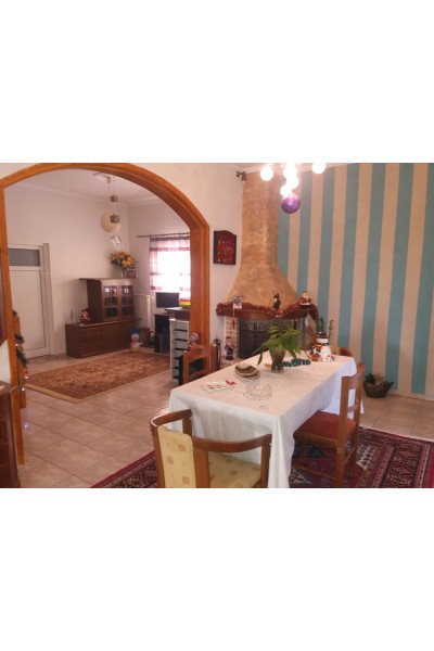 Μεζονέτα στα Σελήνια Σαλαμίνος