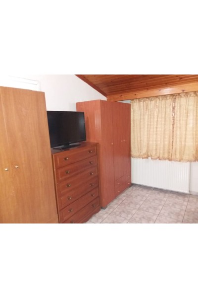 Μεζονέτα στα Σελήνια Σαλαμίνος