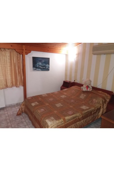 Μεζονέτα στα Σελήνια Σαλαμίνος