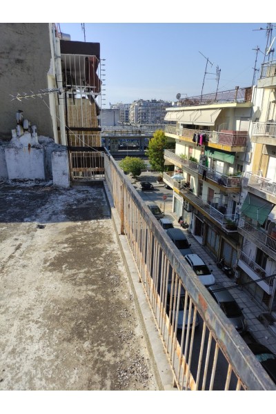 Πολυκατοικία 713 m² πλησίον Αποβάθρας Σταθμού Θεσσαλονίκης.