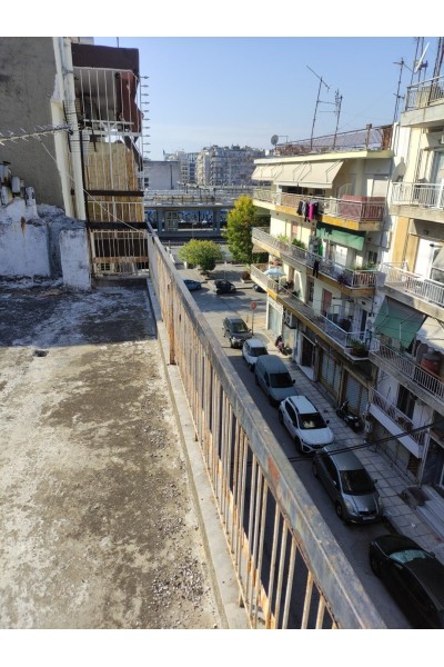 Πολυκατοικία 713 m² πλησίον Αποβάθρας Σταθμού Θεσσαλονίκης.