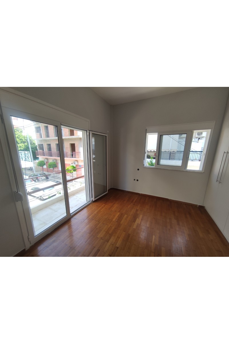 Οροφοδιαμέρισμα 90m² και δωμάτιο ταράτσας ιδιόκτητο