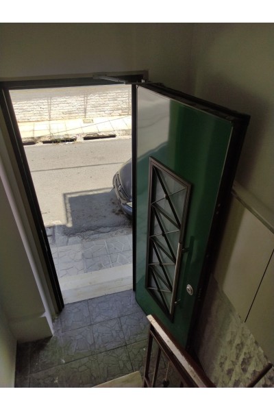 Οροφοδιαμέρισμα 90m² και δωμάτιο ταράτσας ιδιόκτητο