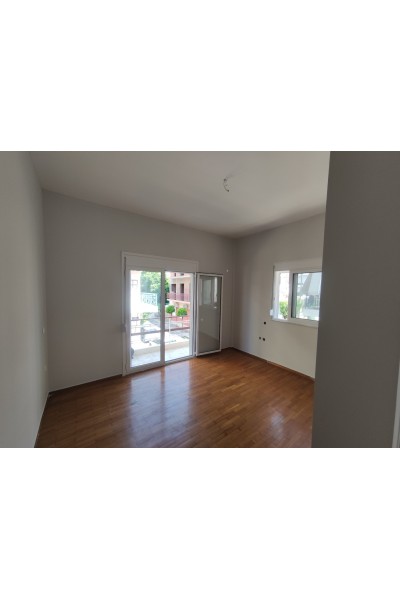 Οροφοδιαμέρισμα 90m² και δωμάτιο ταράτσας ιδιόκτητο