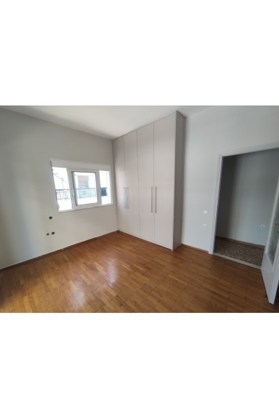 Οροφοδιαμέρισμα 90m² και δωμάτιο ταράτσας ιδιόκτητο