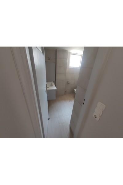 Οροφοδιαμέρισμα 90m² και δωμάτιο ταράτσας ιδιόκτητο