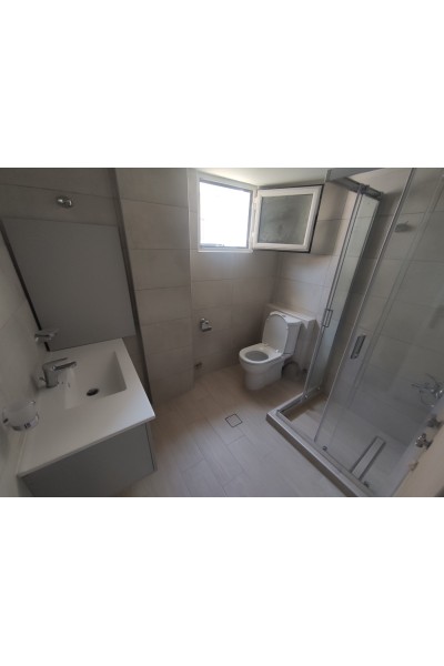 Οροφοδιαμέρισμα 90m² και δωμάτιο ταράτσας ιδιόκτητο