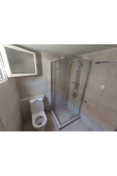 Οροφοδιαμέρισμα 90m² και δωμάτιο ταράτσας ιδιόκτητο