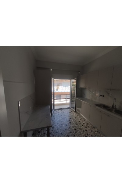 Οροφοδιαμέρισμα 90m² και δωμάτιο ταράτσας ιδιόκτητο