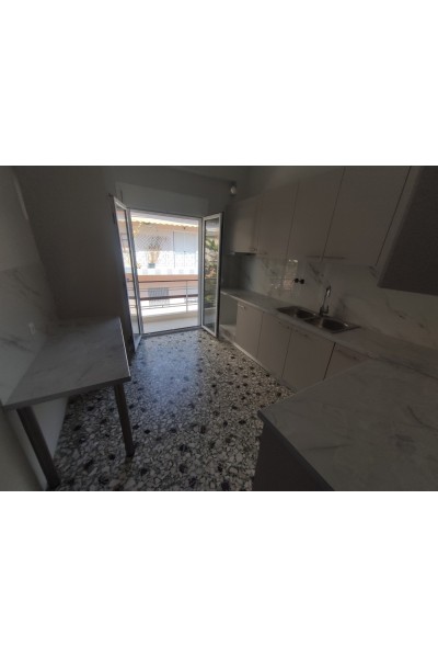 Οροφοδιαμέρισμα 90m² και δωμάτιο ταράτσας ιδιόκτητο