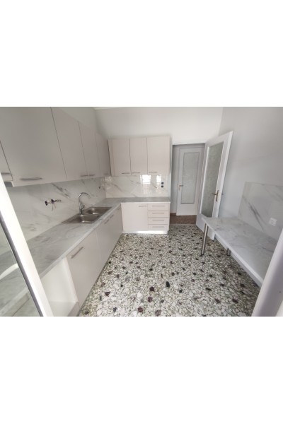 Οροφοδιαμέρισμα 90m² και δωμάτιο ταράτσας ιδιόκτητο