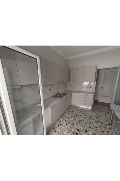 Οροφοδιαμέρισμα 90m² και δωμάτιο ταράτσας ιδιόκτητο