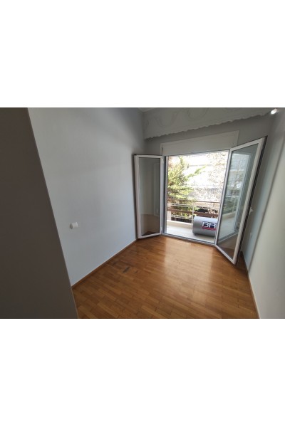 Οροφοδιαμέρισμα 90m² και δωμάτιο ταράτσας ιδιόκτητο