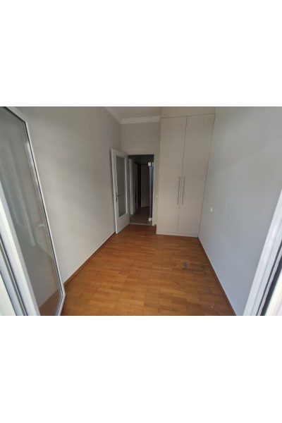 Οροφοδιαμέρισμα 90m² και δωμάτιο ταράτσας ιδιόκτητο