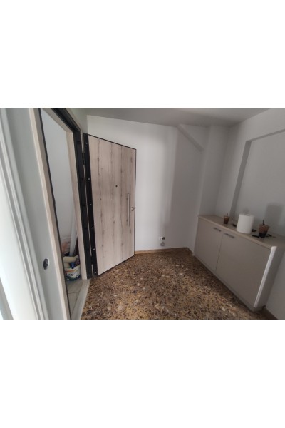 Οροφοδιαμέρισμα 90m² και δωμάτιο ταράτσας ιδιόκτητο