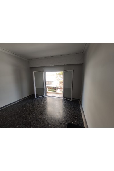 Οροφοδιαμέρισμα 90m² και δωμάτιο ταράτσας ιδιόκτητο