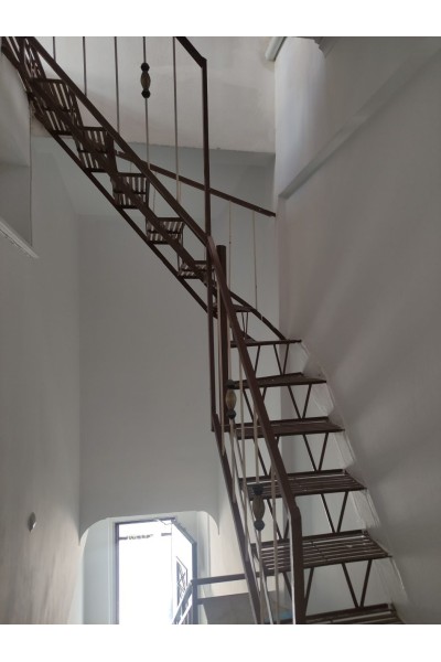 Οροφοδιαμέρισμα 90m² και δωμάτιο ταράτσας ιδιόκτητο