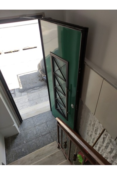 Οροφοδιαμέρισμα 90m² και δωμάτιο ταράτσας ιδιόκτητο